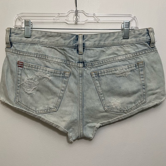 BDG Urban Outfitters Dolphin Low Rise Micro Denim Shorts Sz.‎ 28 - Picture 7 of 12